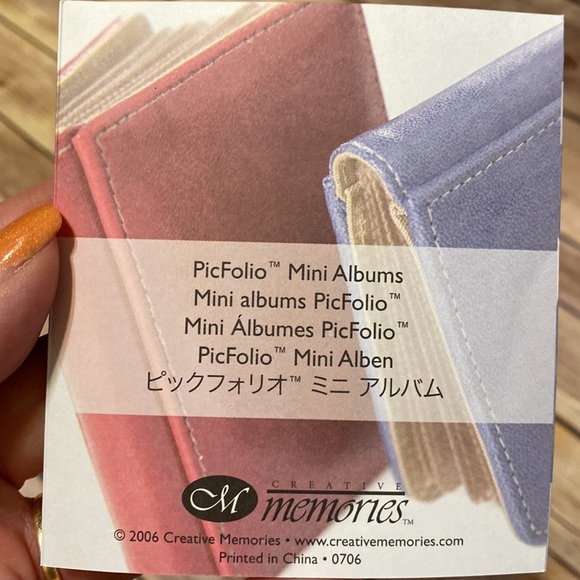Creative Memories Special Edition Mini Albums in Box - Picture 2 of 8